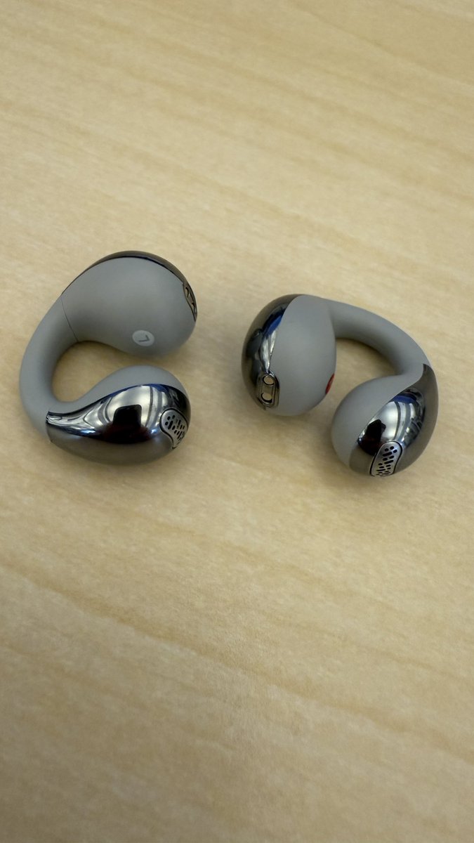 オープンイヤホン買ってみました。
耳に何かが突っ込まれているのがどうにも苦手で。。
夏は蒸れるし

これ思って以上なら音よく聞こえる。
低音もちゃんと聞こえるし

普段使いはこれにしよう。