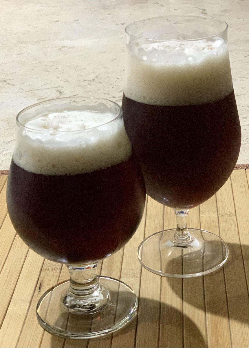 Belgian Brown Ales servidas directamente del grifo para finalizar el día internacional de la cerveza. 
#InternationalBeerDay #taproom #fridaynight
