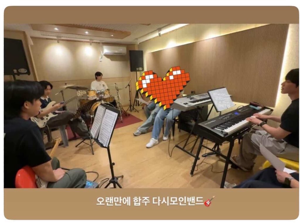 wintergarden_c's tweet image. OMFG, Hospital Playlist band teachers have gathered for band practice?! and who are those two?! Hosplay 3 is that you?!