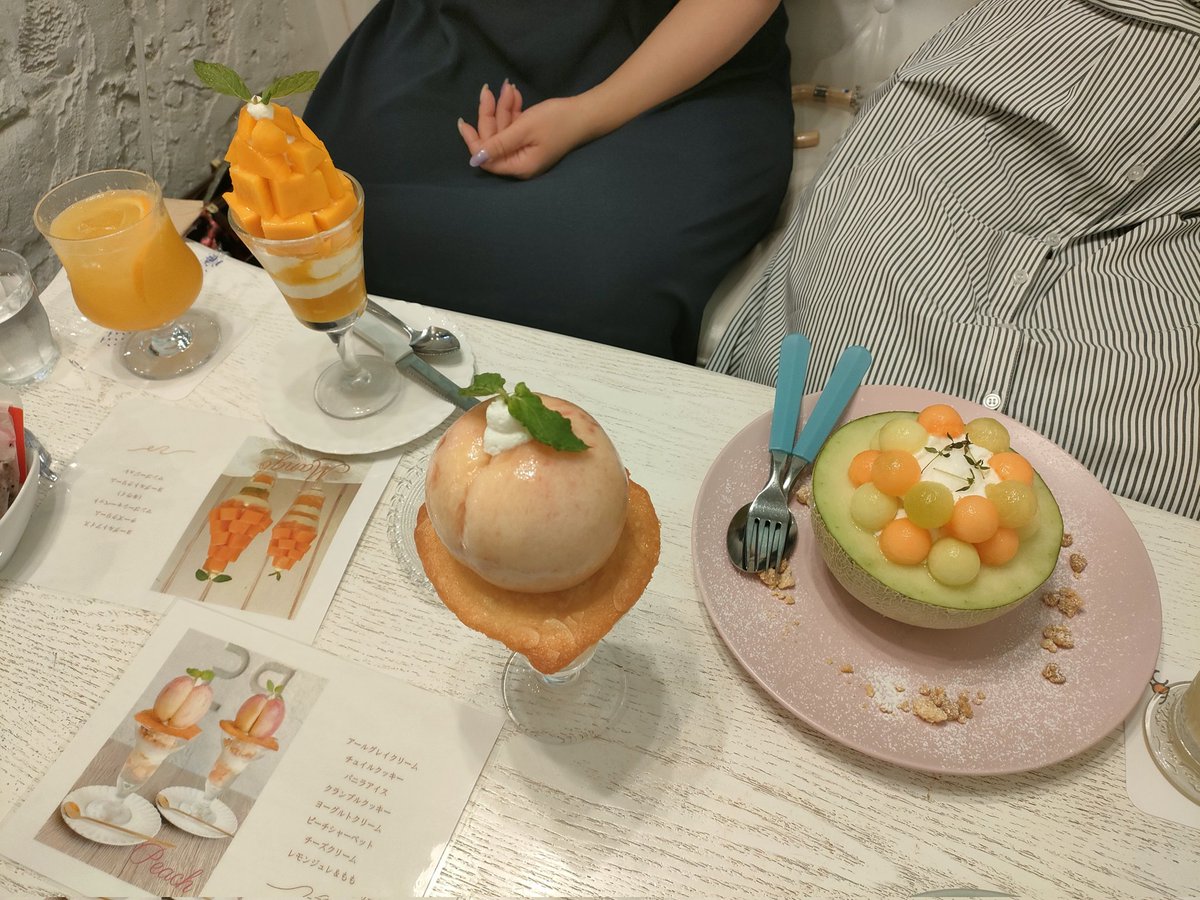 lm_rura's tweet image. パフェ食べてきた。桃もマンゴーもメロンも甘くて美味しかった🍑🥭🍈