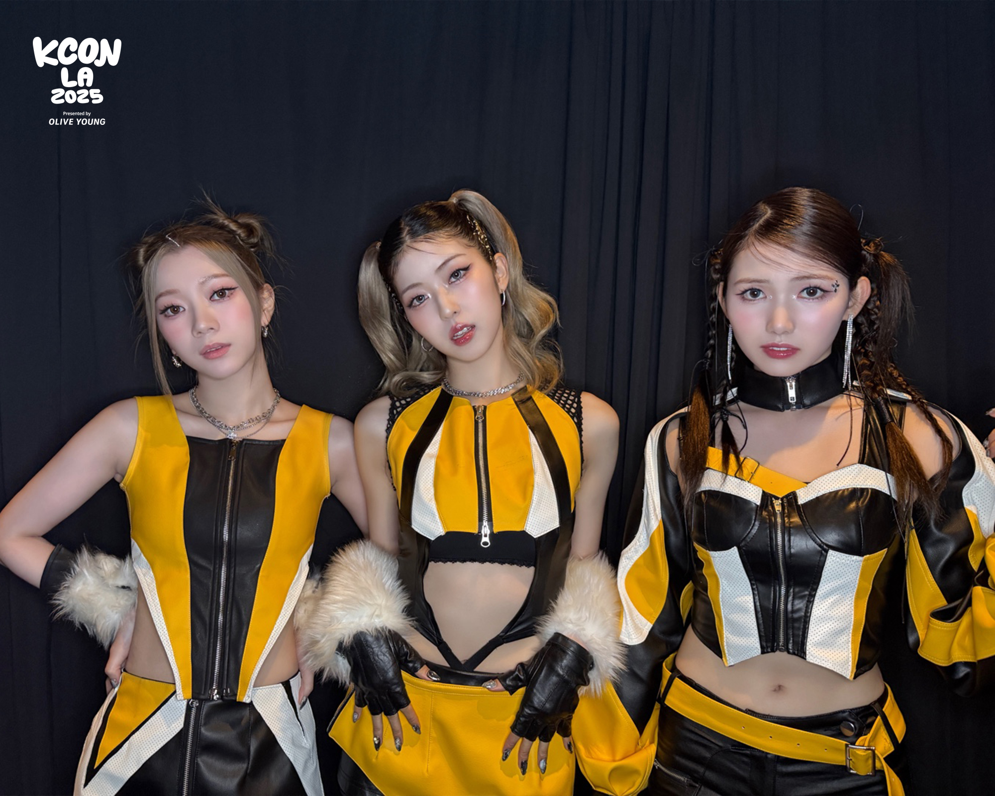 IS:SUE 菜乃 KCON 3種 ガールズグループ・IS:SUEがミニ丈衣装で美脚際立つ