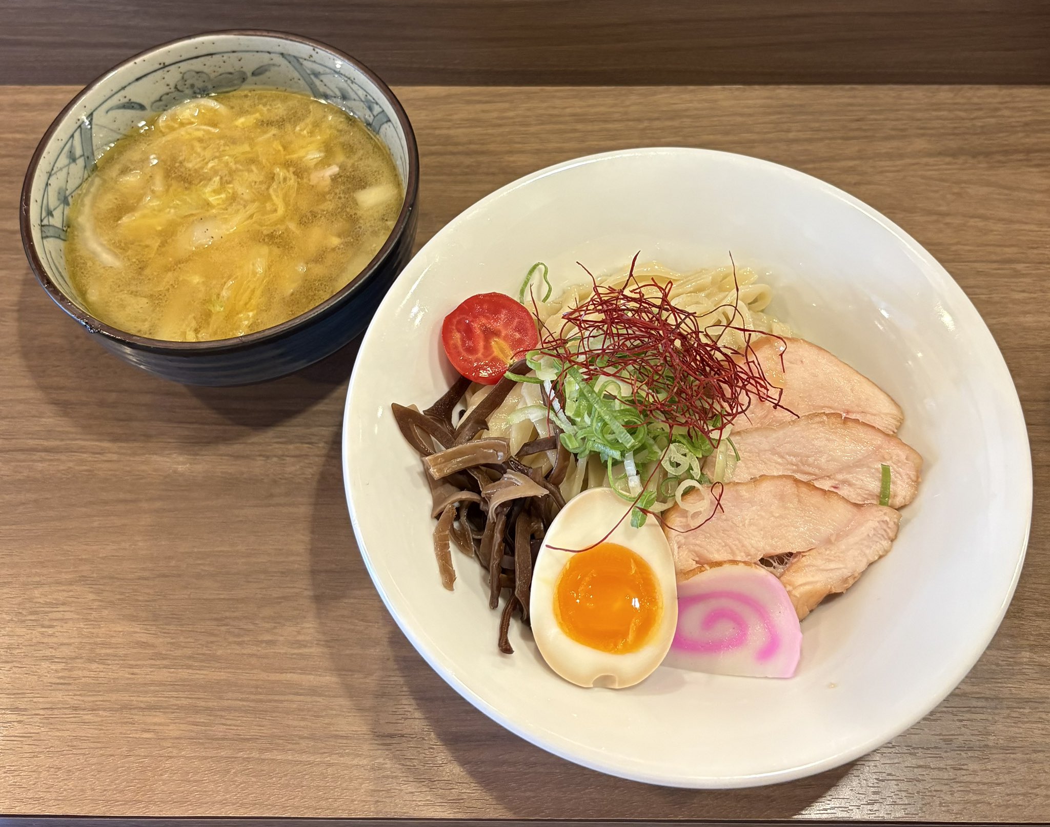 ラーメン好き nakaichi905 今日肉の日や〜🩷🩷 醤油豚骨 中一🍜 特製中一