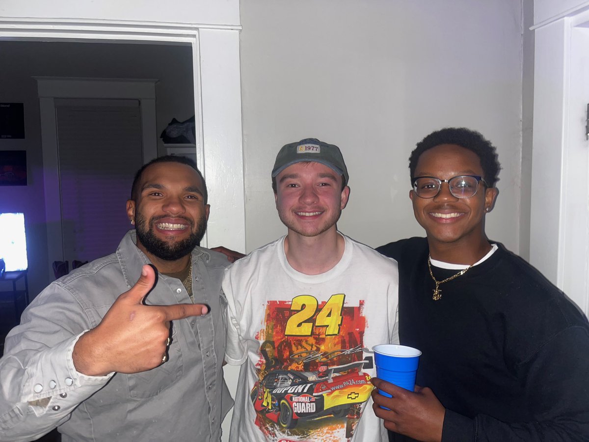 draked1ckeater's tweet image. Yall remember that time we had a meetup with a certain individual from twitter #willnot@forsecuirtyreasons