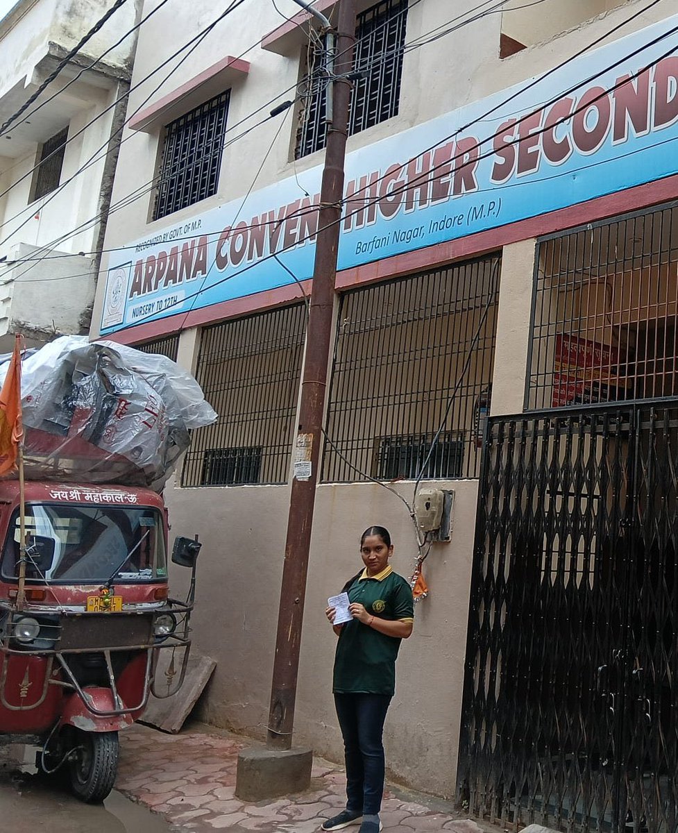 helpdeprived1's tweet image. Great News. 🌟

With your generous support, Sunaina, daughter of a very poor Dalit mother who works at a construction site, has now been admitted to school.

This small step means the world to her, she will now be able to continue her education with dignity and hope. Thankyou all