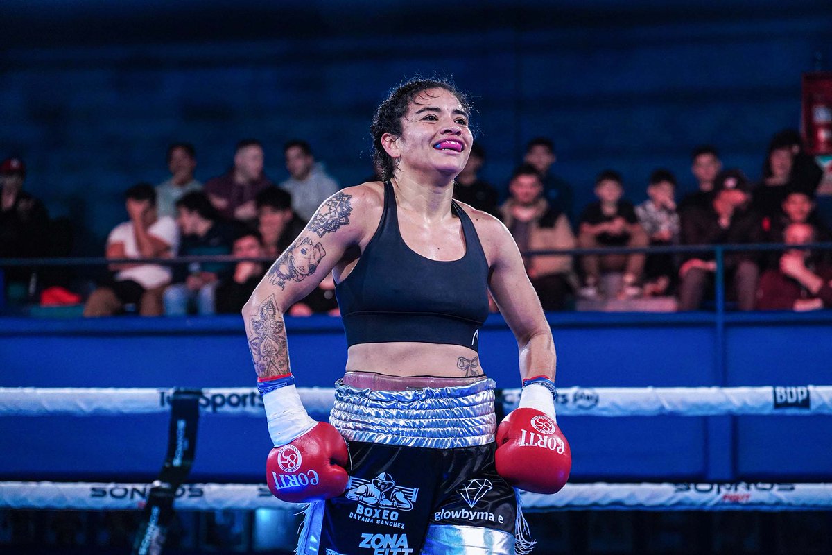 🥊Sin dejar dudas, Leonela Sánchez impuso condiciones y venció por puntos a Luz Córdoba 🥊
⚡️El combate fue encuadrado en el peso pluma a seis vueltas. Tarjetas: Zaragoza, 60-54; Basile y Tanco: 59-55.