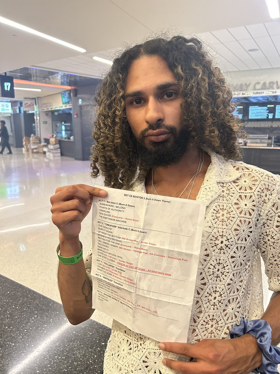 LPLive's tweet image. to everyone who joined the livestream today: thank you for singing with me 💛

lets run it back one more time in Newark!