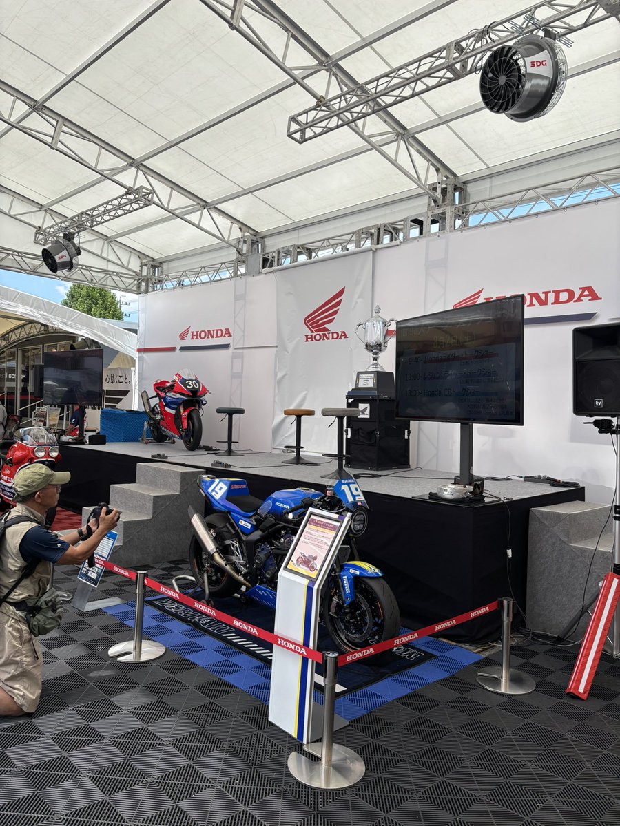 iga3's tweet photo. #Honda #8耐4連覇8耐！ https://t.co/GDfCOKg7YV