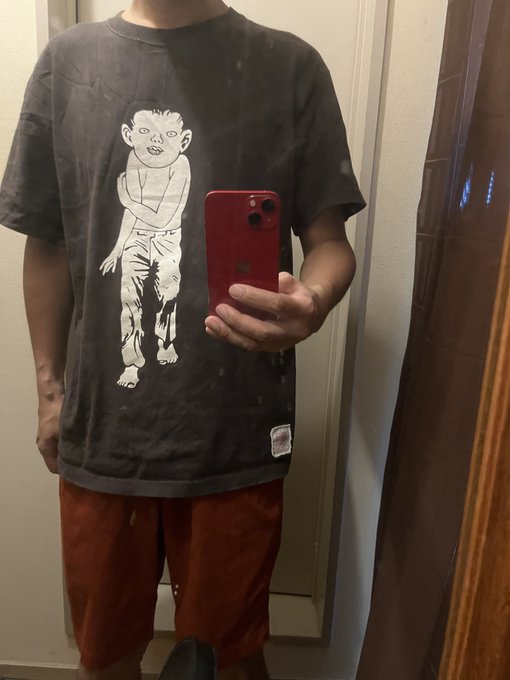 蛇口捻ったら30℃くらいのお湯が出て来て「こわっ」てなったけど、お湯の栓捻ってました。

今日も今日とて病院へ。

「医者はどこだ」

椅子で尻に敷いてたせいでシワシワです。 