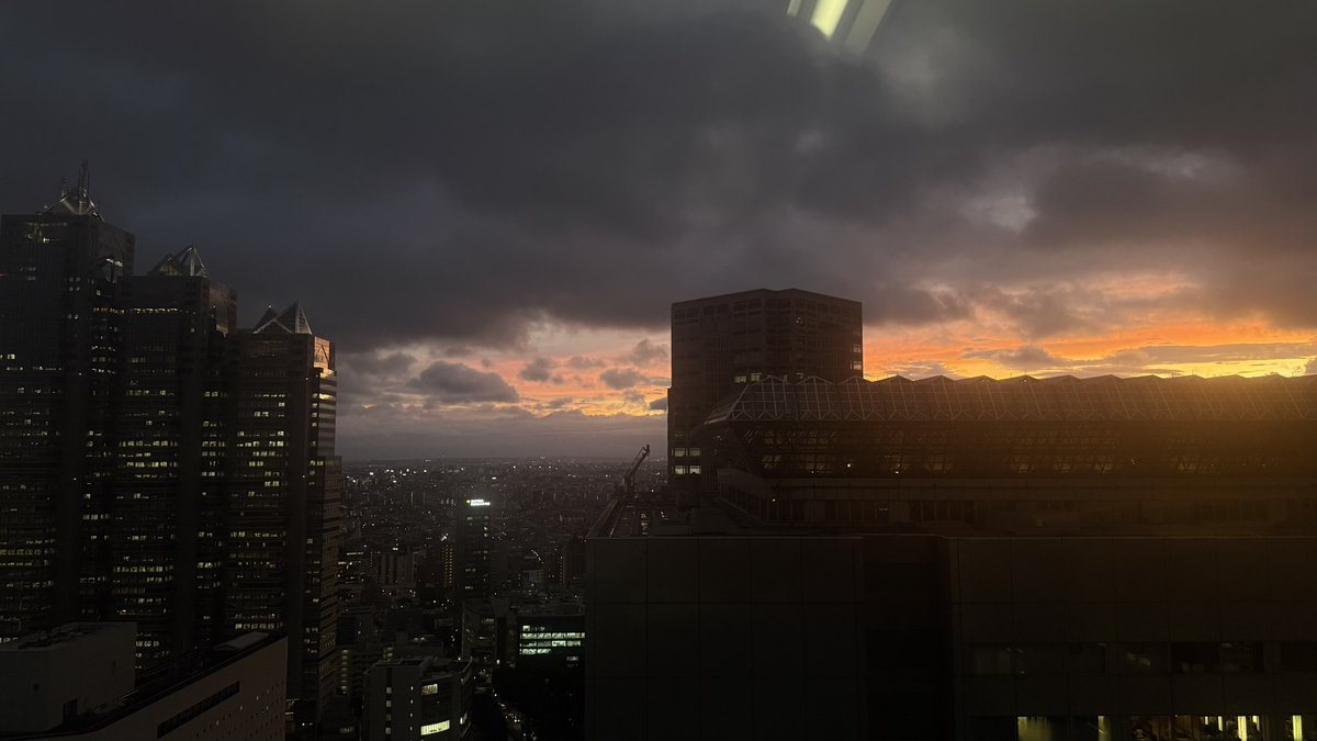 From Shinjuku Building
#Tokyo #Shinjuku #Sunset