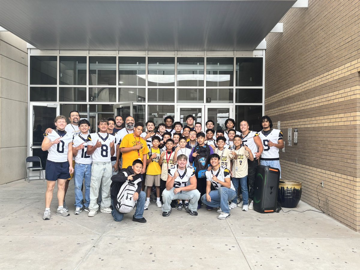 Joaquin Tagle (@_joaquintagle) on Twitter photo Had a great time with my teammates at <a href="/EMS_Raiders/">EMS Raiders</a> this morning to wish the kids a Happy Friday and congratulate them on finishing their first week of school!!
#GOTROOP #FAETW
<a href="/EHSCoachLopez/">Julio Lopez</a> Had a great time with my teammates at <a href="/EMS_Raiders/">EMS Raiders</a> this morning to wish the kids a Happy Friday and congratulate them on finishing their first week of school!!
#GOTROOP #FAETW
<a href="/EHSCoachLopez/">Julio Lopez</a>