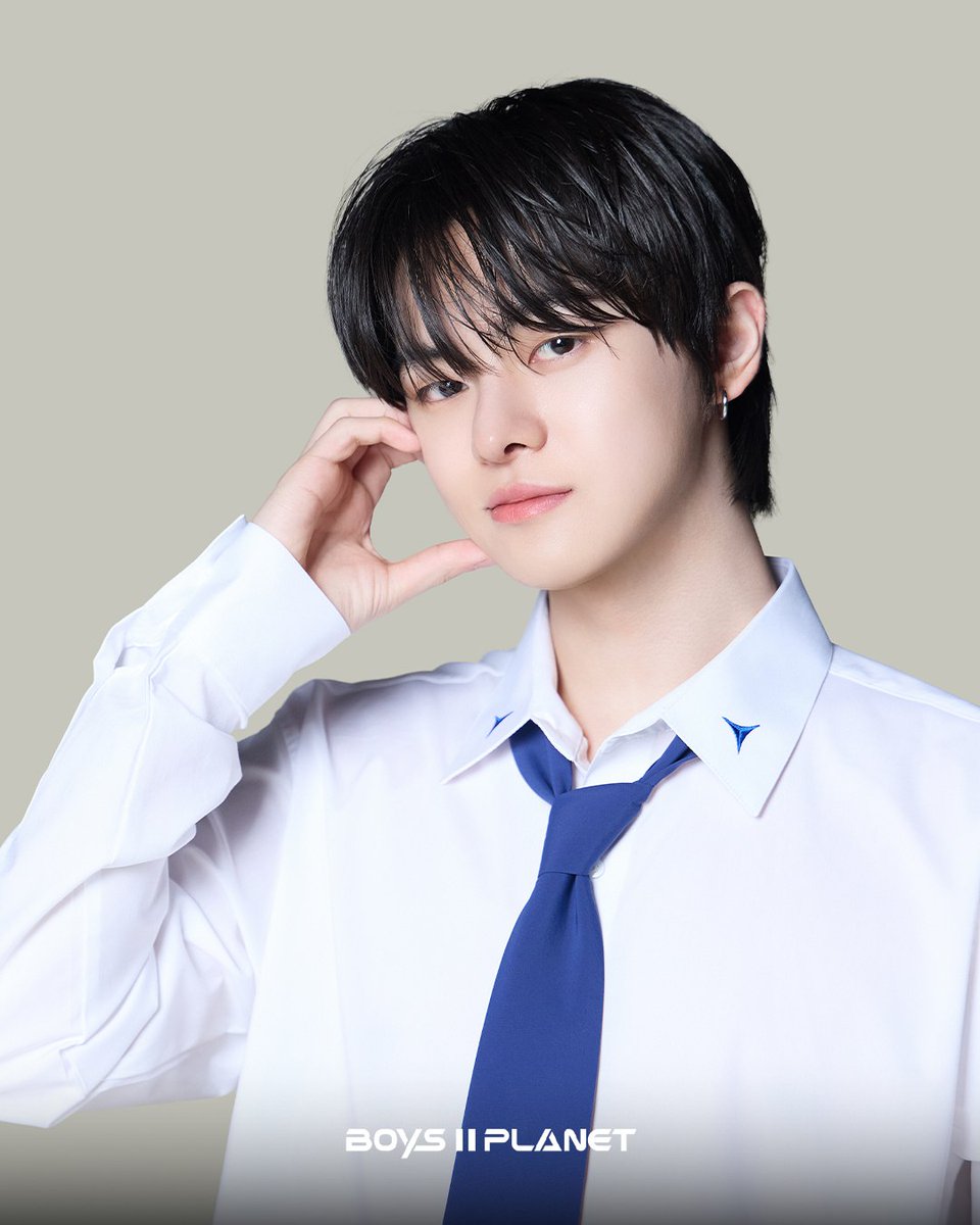 leeleoox's tweet photo. A delightful treat for our cherished Star Creators! Take a glimpse at my freshly unveiled ID portraits—each snapshot a reflection of dedication and charm. I hope these new visuals bring a spark of joy to your day. Let’s keep glowing together! https://t.co/KsnhsYUn0A