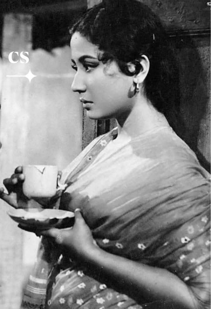 #चाय और इश्क  कहाँ नसीब में  अपने ,,

तेरी यादों के कड़वे घूंट को अपना मुकद्दर बनाया है 🌺

 #सहर ।  #बज़्म_काव्यमंच