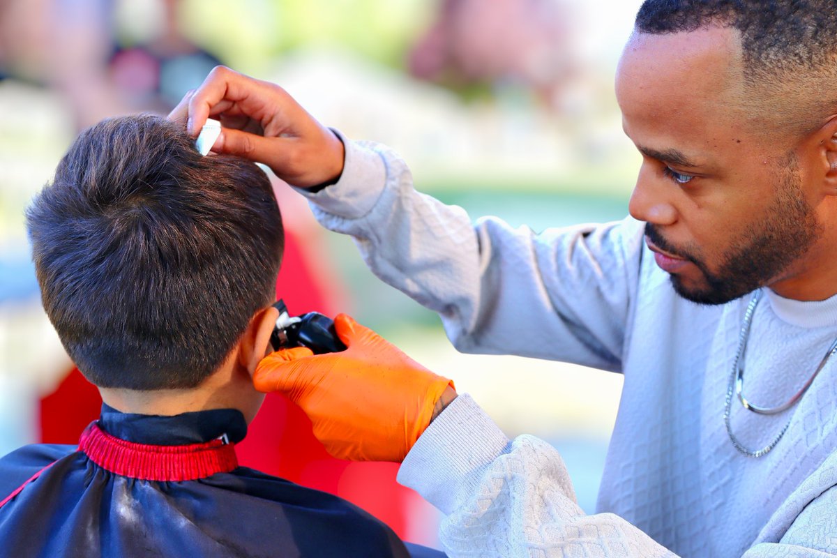<a href="/ClipDart/">ClipDart</a> North Cali Team had a GREAT time giving FREE CUTS at <a href="/WUSDK12/">WUSD</a>’s Annual Backpack Giveaway‼️

The big smiles remind us exactly why we do this. Here’s to starting the school year with confidence &amp; community 🙌

THANKS to Sana Hanif for capturing these beautiful moments 📸