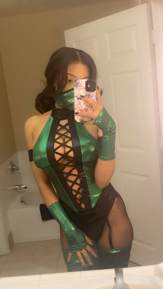 Didn’t post these and thought these were cute. Peep the chopsticks too 😏🩷 #MortalKombat