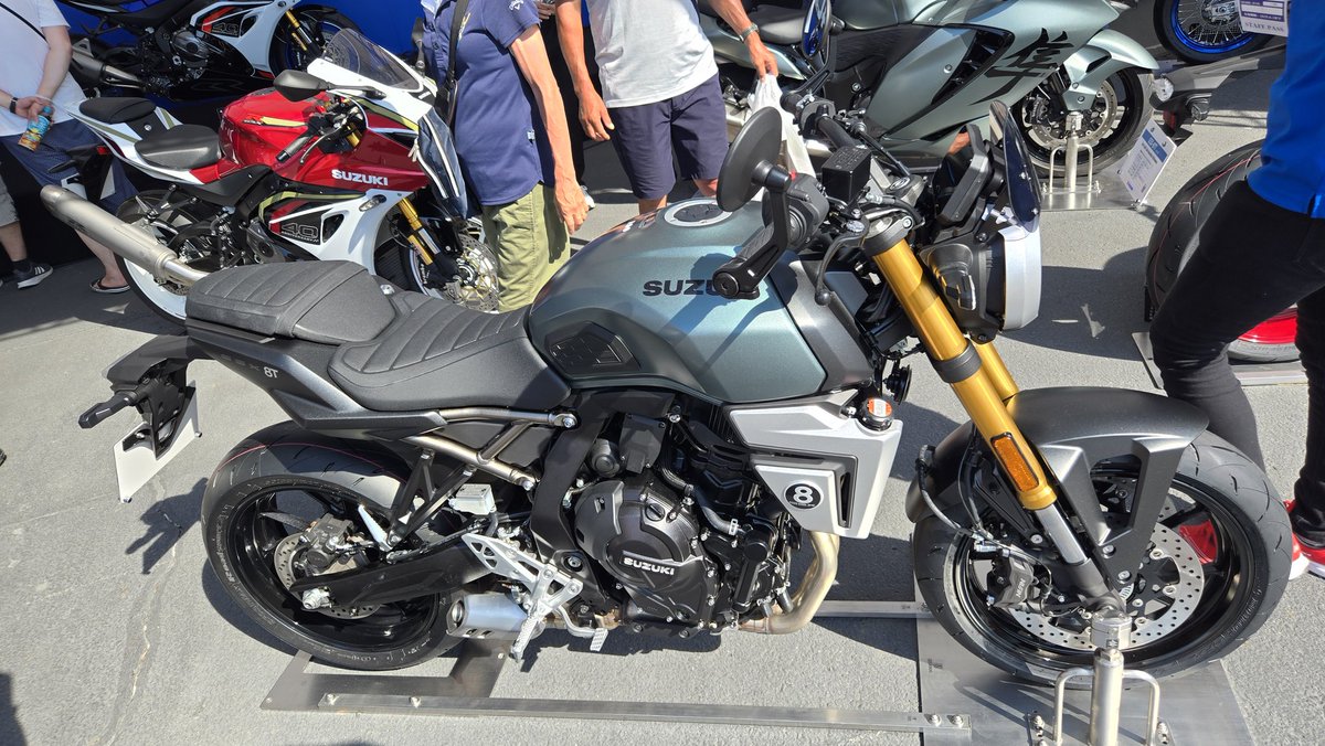 LevSub's tweet photo. 鈴鹿8耐に来ました！
新型GSX-Rと8T/T見れた https://t.co/QLQKESZd9d