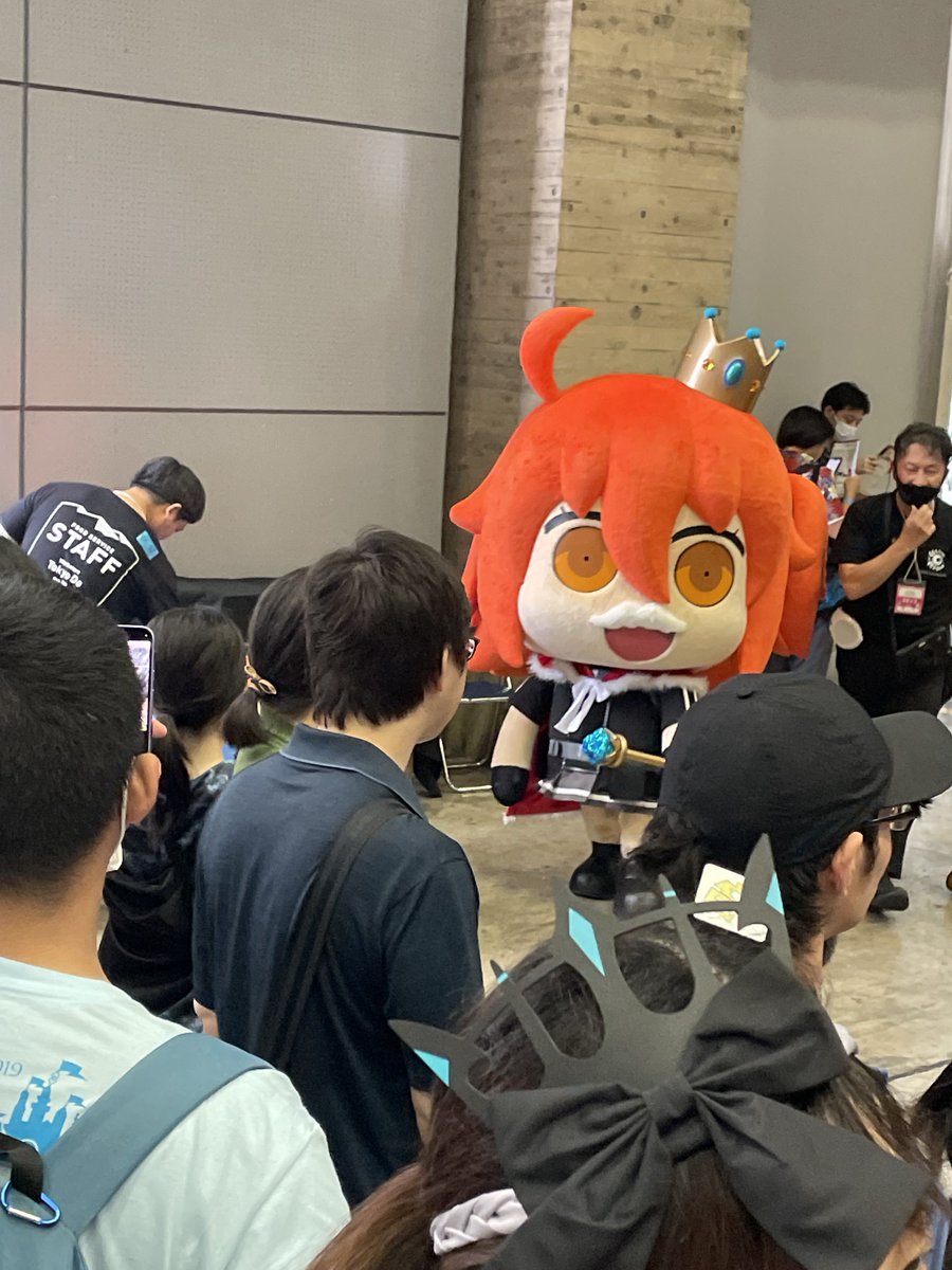 saki_ongeki's tweet photo. FGOフェス最高だったわ
推し鯖の等身大パネルに加えて限定ボイス聴けるし、宝具のオブジェ置いてるし、着ぐるみのぐだ子見つけれたし満足！ https://t.co/ZOhjJueLfc