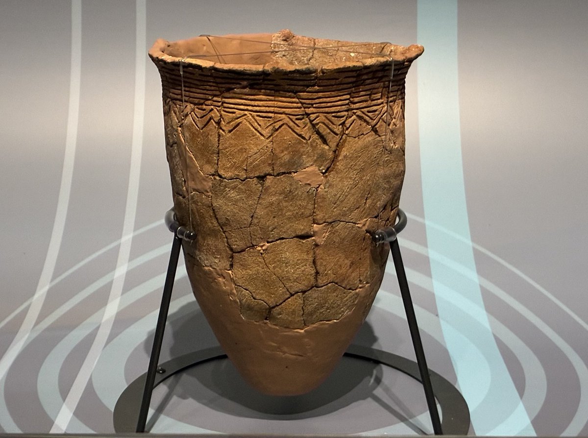 Had the opportunity to rekindle my love for Jomon pottery at Chatan Museum! 🤗

Many animals make tools. But those straight lines, those sharp zigzags, proclaim the uniquely human mind in action! No purely natural process leaves such abstract traces.
