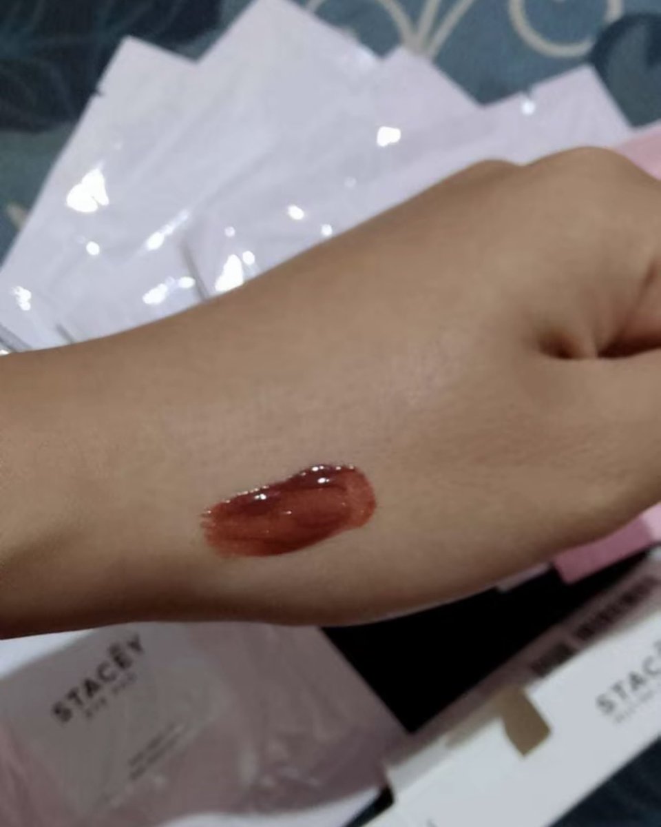 rebahanvibes's tweet photo. @spjxzl Staceyyy!!! https://t.co/VWo3lJq9bE mungil tp isinya banyak huhuu, ini mah di aplikasiin dikit aja udah langsung keliatan warnanya, stainnya tahan lama, dari pagi sampe siang udah minum/mam jg masih stay🥹 ditambah waterproof😭🫰 https://t.co/RA7ePdyZwT