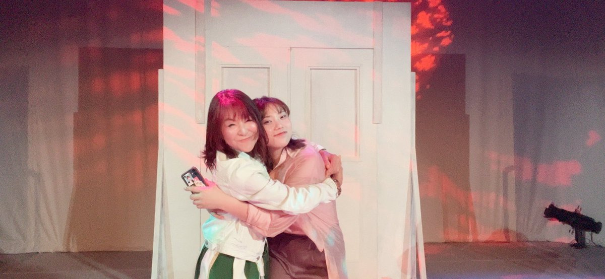 ayudondayo's tweet image. #冥途喫茶5
#池袋シアターグリーン
#BOXINBOX
もうすぐ3公演目がはじまりまっす。夜公演から折り返し。本当にいいおはなしなんです。是非是非劇場へ！明日までですー。
8/2   17:00
8/3   12:00
         16:00
ですー
１枚目の写真は、観にきてくださっていた仁支川峰子さんと。