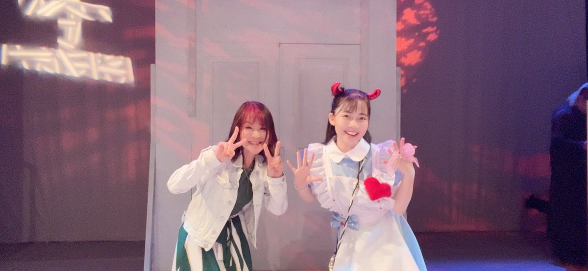 ayudondayo's tweet image. #冥途喫茶5
#池袋シアターグリーン
#BOXINBOX
もうすぐ3公演目がはじまりまっす。夜公演から折り返し。本当にいいおはなしなんです。是非是非劇場へ！明日までですー。
8/2   17:00
8/3   12:00
         16:00
ですー
１枚目の写真は、観にきてくださっていた仁支川峰子さんと。