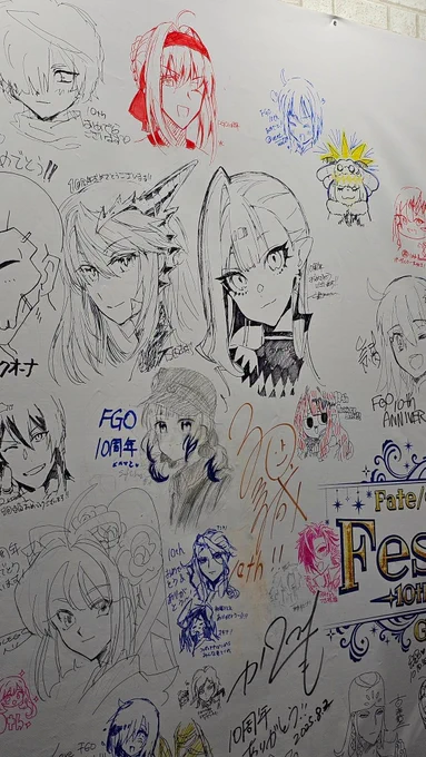 かなり上の方にちょこんと描いてきた。 