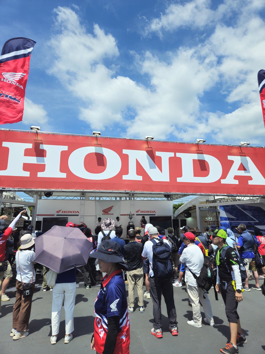 RyotaO9's tweet photo. 念願の8耐きました！
#Honda #8耐4連覇 https://t.co/17afmUdtC4