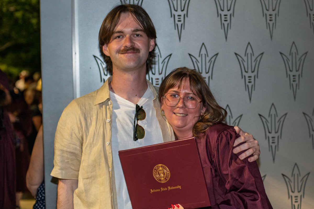 KoG_AZ's tweet photo. Reposting(?) cute graduation picture because it’s girlfriend day https://t.co/hADYz7MVUH