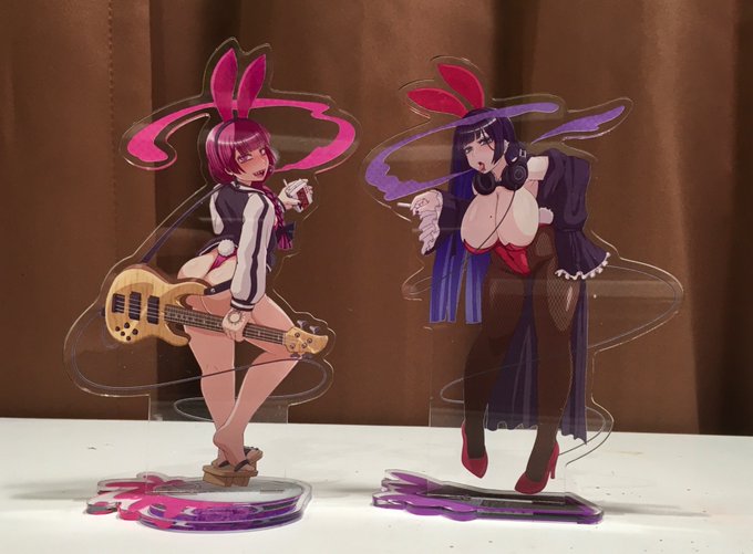 自分用に作った、バニーきくり姉さんとPAさんのアクスタ。
アクスタ、また作りたいなぁ…
板とはいえ、立体物があると気分がアガります🤓 