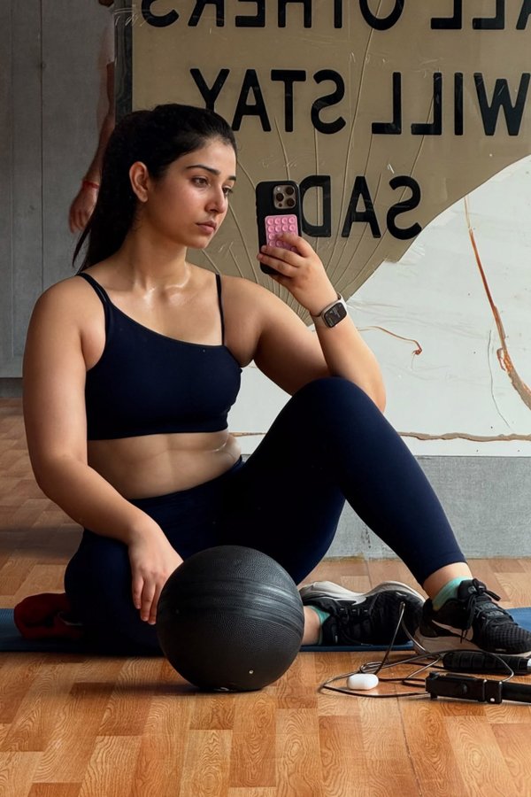 GxUcB8XW4AECOwa?format=jpg&name=900x900