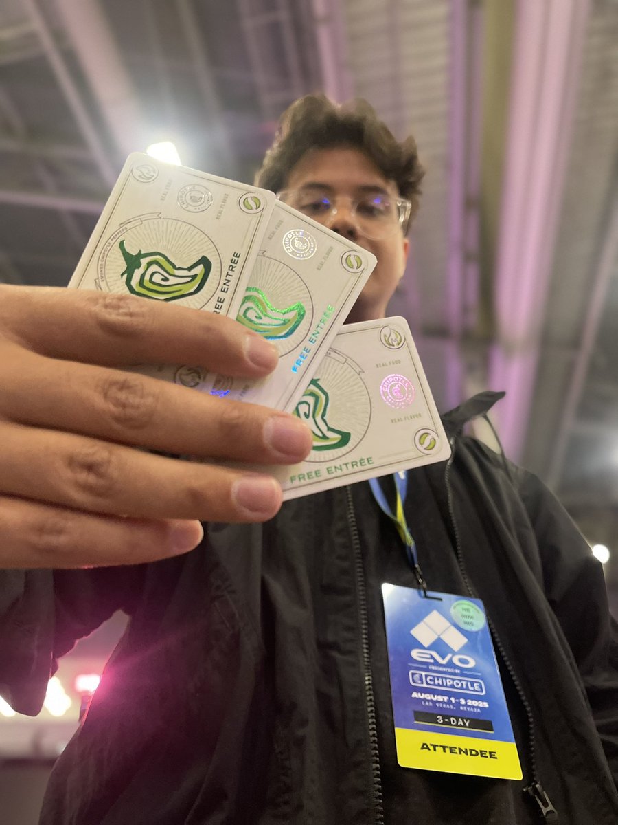 Third Chipotle card secured (Street Fighter 6). Managed to qualify for day 2 in all 3 of my EVO brackets!!

Unc still got it 🥹