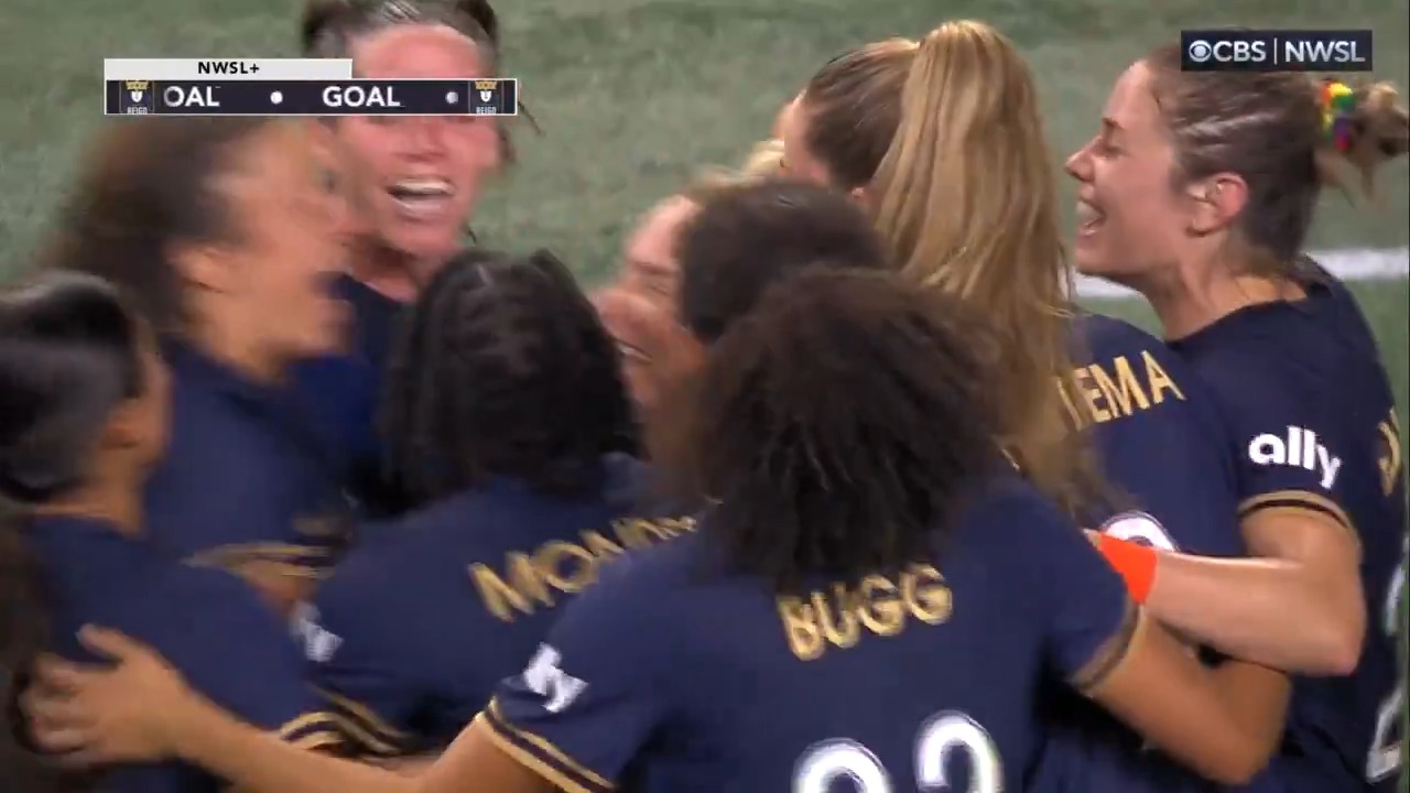 Jess Fishlock forces an own goal to double Seattle's lead 📈