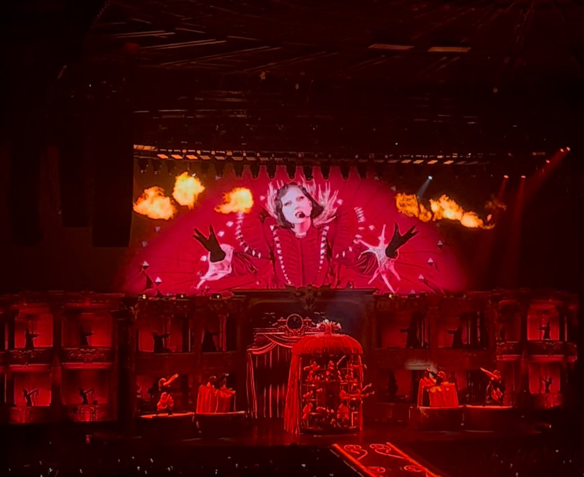 dxmnchino's tweet photo. @ladygaga #mayhemLA N1
#LadyGaga https://t.co/KywzAlbZz8