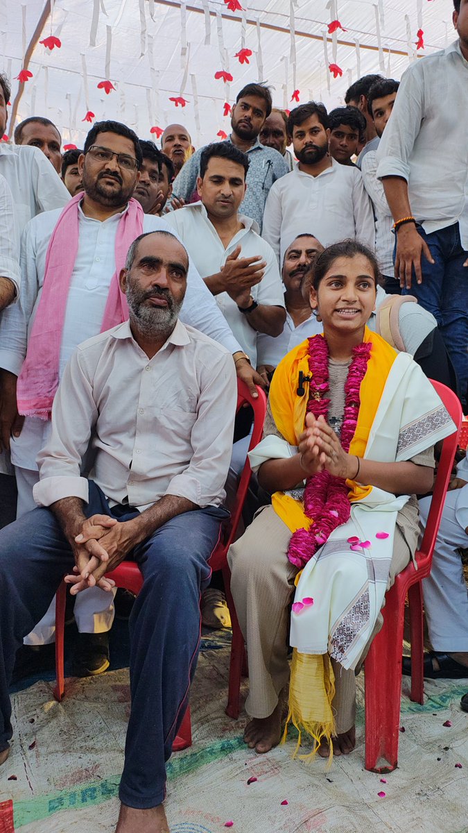 बाराबंकी (    ) 1 अगस्त देश का नाम विदेश तक रोशन करने वाली ऐसी अद्भुत प्रतिभाओं की प्रतिभा को निखारने एवं उनकी आवश्यकताओं जरूरतो को पूरा करने के साथ उनको प्रोत्साहित करना हम सबका नैतिक कर्तव्य है प्रतिभाओं को उनकी मंजिल दिलाने और उनको पढ़ाई के लिए प्रोत्साहित करने का काम सदैव