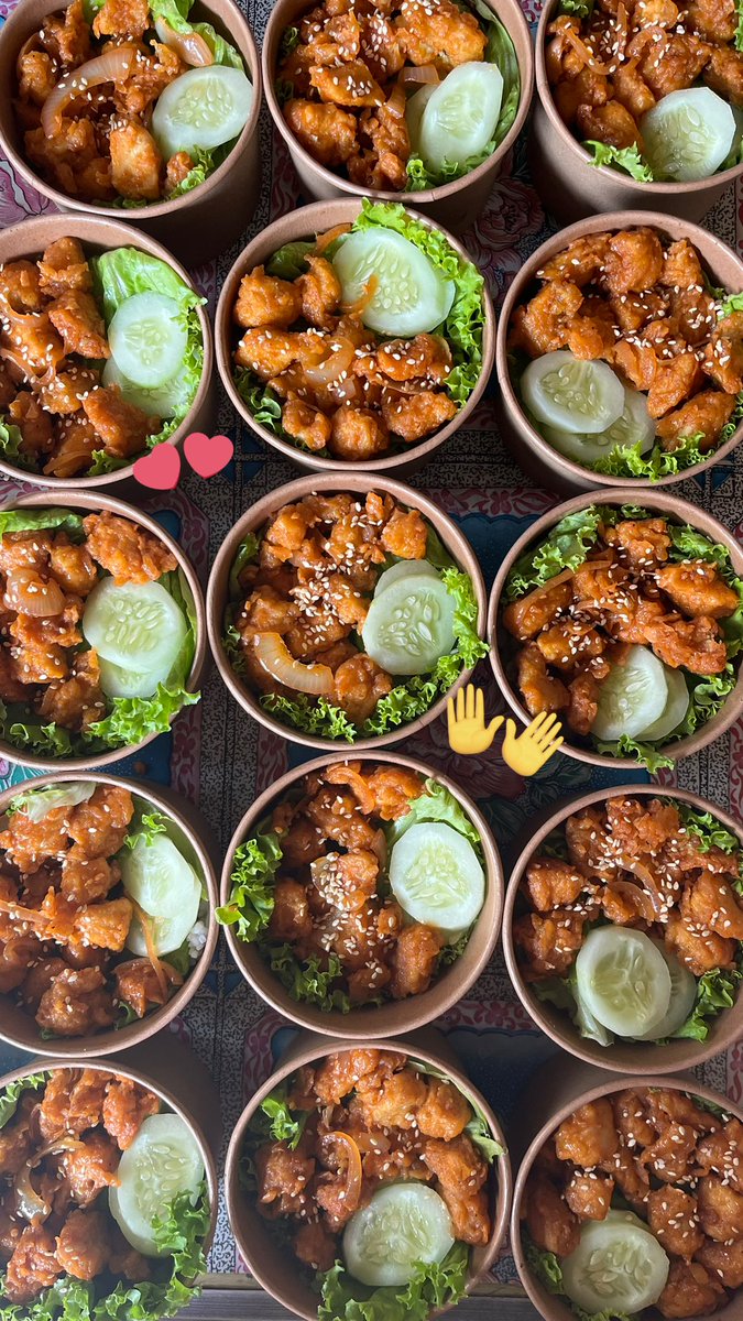 jaemcrush's tweet photo. HELP RT🙇🏻‍♀️

RiceBowl🍚🍗🐔 at #KOSTCONJakarta (+mineral)
price : 25k 

tags. kostcon jakarta lee mujin chen exo soyou k.will kim bum soo lyn heize https://t.co/p9Bsuj4VLG