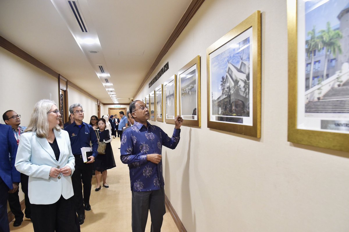 Kementerian Pendidikan Tinggi (@moheofficial) on Twitter photo MESYUARAT DUA HALA MALAYSIA–UNITED KINGDOM PERKUKUH AGENDA PENDIDIKAN TINGGI
Baca lanjut di : facebook.com/share/18zHJNnX…
<a href="/ZambryOfficial/">Zambry Abd Kadir</a> <a href="/MustaphaSakmud_/">MustaphaSakmud</a>
#RancakkanMADANI
#MADANIbekerja
#MalaysiaMADANI MESYUARAT DUA HALA MALAYSIA–UNITED KINGDOM PERKUKUH AGENDA PENDIDIKAN TINGGI
Baca lanjut di : facebook.com/share/18zHJNnX…
<a href="/ZambryOfficial/">Zambry Abd Kadir</a> <a href="/MustaphaSakmud_/">MustaphaSakmud</a>
#RancakkanMADANI
#MADANIbekerja
#MalaysiaMADANI