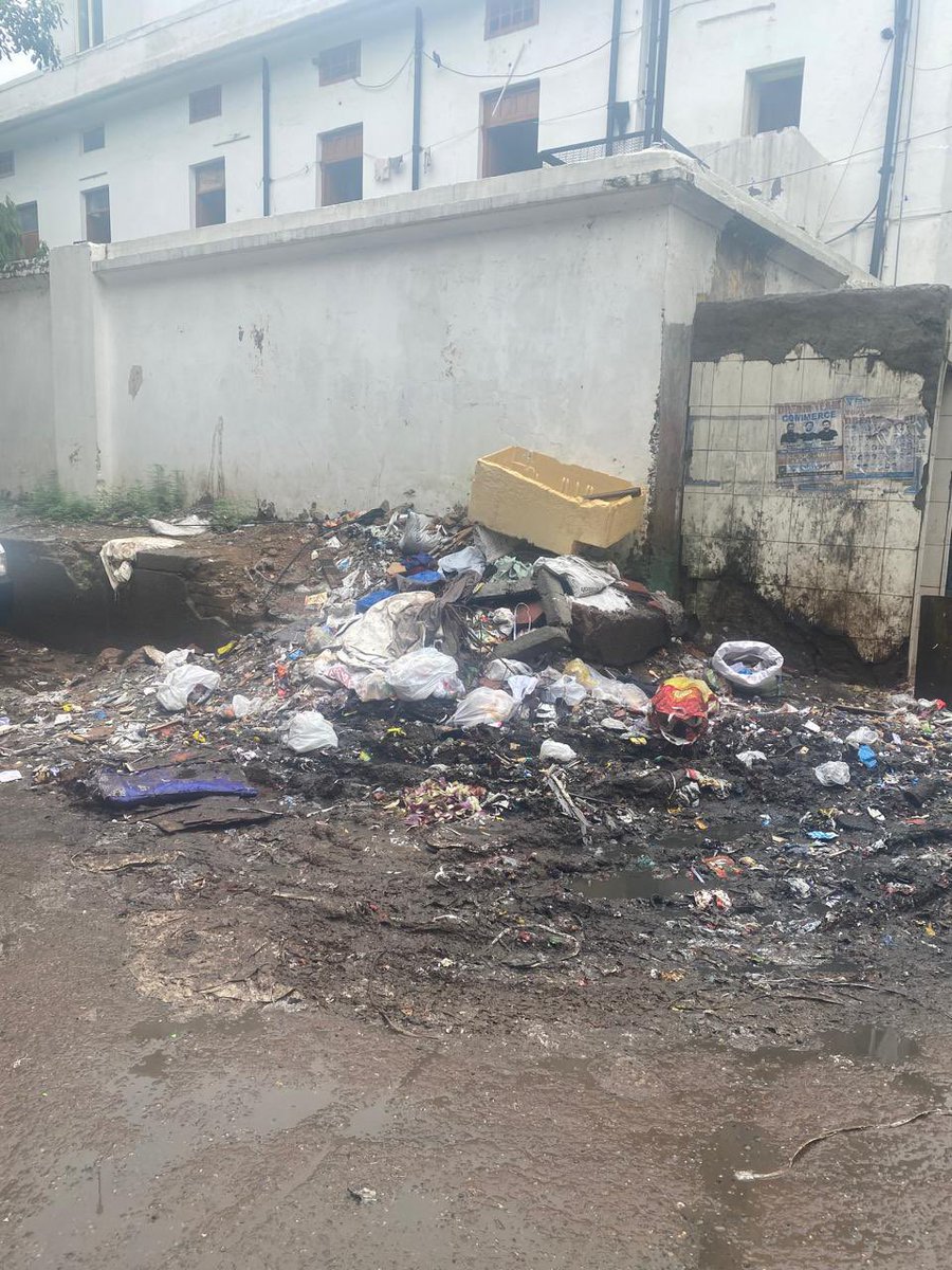 cavishalpandey's tweet photo. @LtGovDelhi @CitySpzone It is matter of disgust that Public Urinal opposite Shiv Ashram, Off S.P. Mukherjee Marg, Delhi-06 has been turned into garbage dump with stinking & filthy slush creating unhygienic environment thereby exposing people to diseases. Shame @MCD_Delhi #MCDCare https://t.co/Ut0SjHQQep