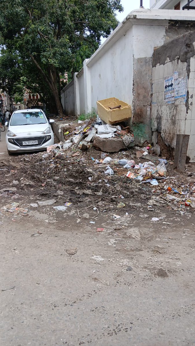 cavishalpandey's tweet photo. @LtGovDelhi @CitySpzone It is matter of disgust that Public Urinal opposite Shiv Ashram, Off S.P. Mukherjee Marg, Delhi-06 has been turned into garbage dump with stinking & filthy slush creating unhygienic environment thereby exposing people to diseases. Shame @MCD_Delhi #MCDCare https://t.co/Ut0SjHQQep