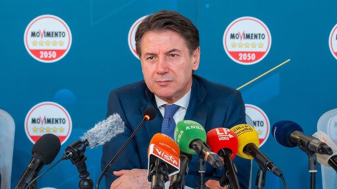 Se hai contro tutti, se sei temuto, da dx a sx, da tutti quelli che da anni sono in Parlamento e che hanno distrutto economicamente e moralmente questo Paese e che sono spalleggiati da tanti giornalai servi e senza dignità manovrati dai loro padroni vuol dire che sei nel giusto.