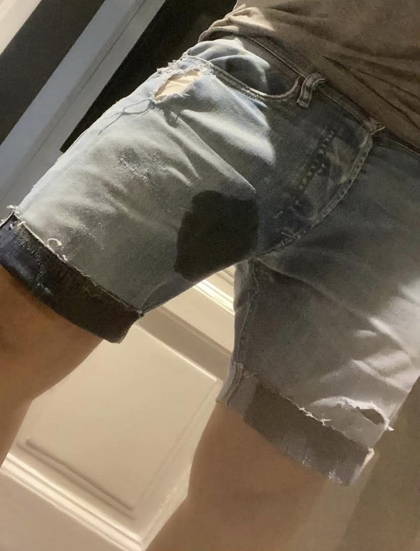hotjeansfun's tweet photo. One of my trashed and tasty cutoffs
#trashedjeans #cutoffs https://t.co/wRyiIYpsvx