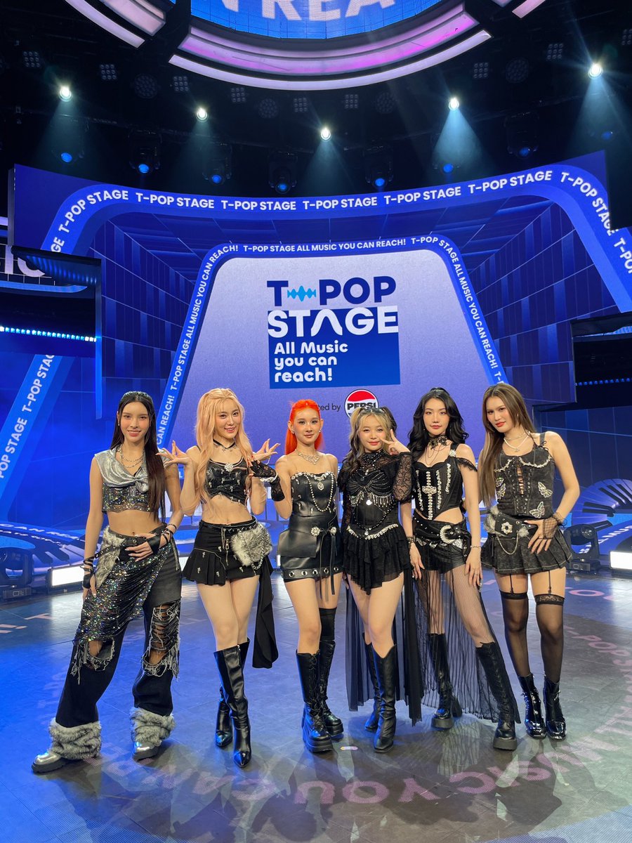 starhunter_ent's tweet photo. รายการ T- POP STAGE
เพลง Touch Too 🧞♀️
ศิลปิน #CosmosCygnus
🎧https://t.co/qpHTBtKp8B
All Music you can reach!
#TouchToo
#COSMOSTH
#StarHunterEntertainment
#TpopstagepresentedbyPEPSIweek30 / 2025
#Workpoint23 #Workpoint
#TPOP #COSMOS https://t.co/lNpaCeKLnN