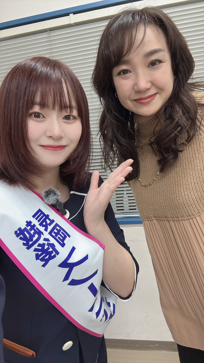 yuchamaru01's tweet photo. 長岡花火で有名の
『 打ち上げ開始でございます！』のアナウンスをされている小林真弓さんと🎇✨️ https://t.co/mz44iKWgks