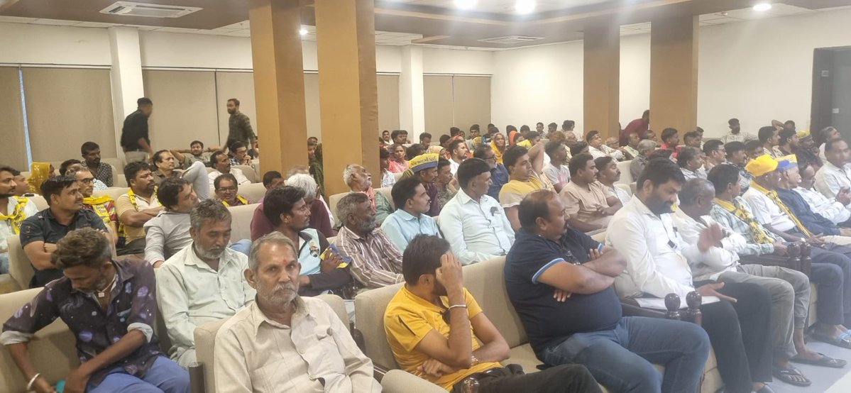 Dr.jewel vasra (@drjewelvasra__) on Twitter photo આમ આદમી પાર્ટીના "ગુજરાત જોડો અભિયાન" અંતર્ગત ગતરોજ
📍 ગાંધીનગર
ખાતે જનસભા યોજાઈ અને મોટી સંખ્યામાં સ્થાનિકો આ સભામાં ઉપસ્થિત રહ્યા તેમજ અનેક લોકો પાર્ટીમાં જોડાયા.
#ગુજરાત_જોડો
<a href="/AAPGujarat/">AAP Gujarat</a> <a href="/isudan_gadhvi/">Isudan Gadhvi</a> <a href="/AapKaGopalRai/">Gopal Rai</a> <a href="/manoj_sorathiya/">Manoj Sorathiya</a> આમ આદમી પાર્ટીના "ગુજરાત જોડો અભિયાન" અંતર્ગત ગતરોજ
📍 ગાંધીનગર
ખાતે જનસભા યોજાઈ અને મોટી સંખ્યામાં સ્થાનિકો આ સભામાં ઉપસ્થિત રહ્યા તેમજ અનેક લોકો પાર્ટીમાં જોડાયા.
#ગુજરાત_જોડો
<a href="/AAPGujarat/">AAP Gujarat</a> <a href="/isudan_gadhvi/">Isudan Gadhvi</a> <a href="/AapKaGopalRai/">Gopal Rai</a> <a href="/manoj_sorathiya/">Manoj Sorathiya</a>