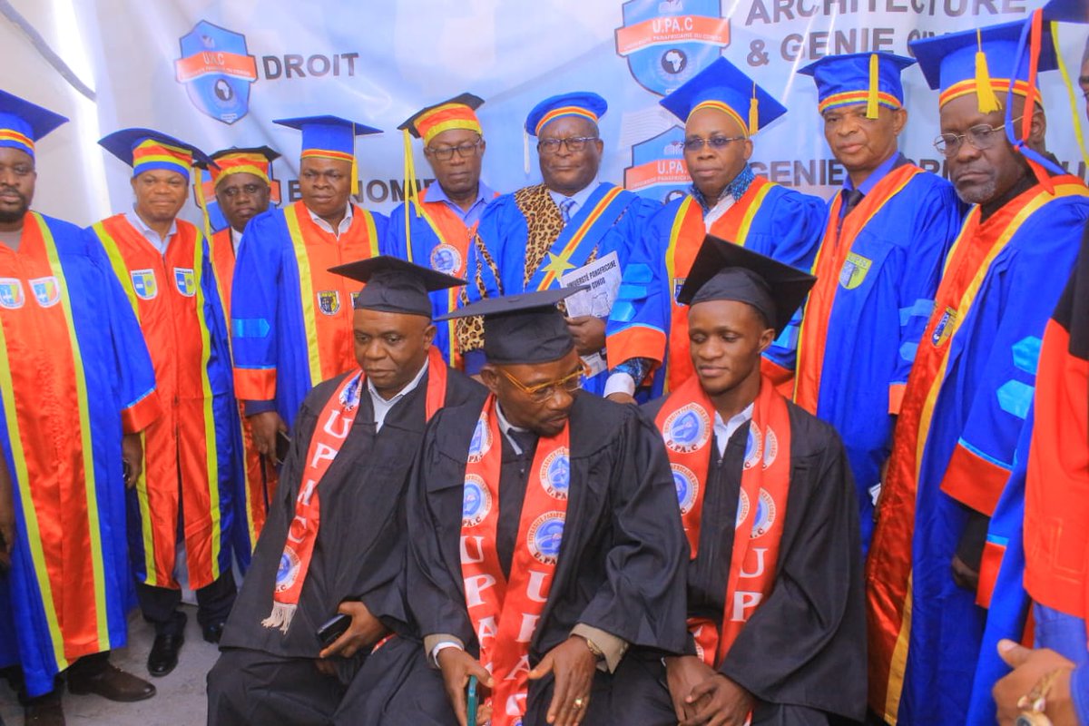 RDC
En dehors de la politique il a un travail. 

L'honneur pour le professeur Devos Kitoko.

Une fierté pour le parti ECIDE, son Secrétaire Général. 

Votre engagement au service de la nation congolaise témoin l'amour que vous avez pour le Congo.