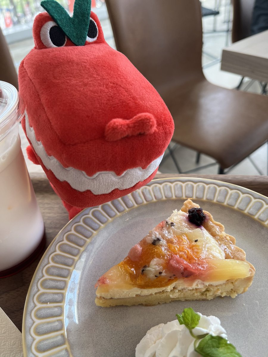 4sntu's tweet photo. スミダイルお誕生日おめでとうー🎉
取り急ぎフウガカフェでお祝い🎂
#わにばくたんのひ
#FUGACOFFEE https://t.co/qzGKaQT5ak
