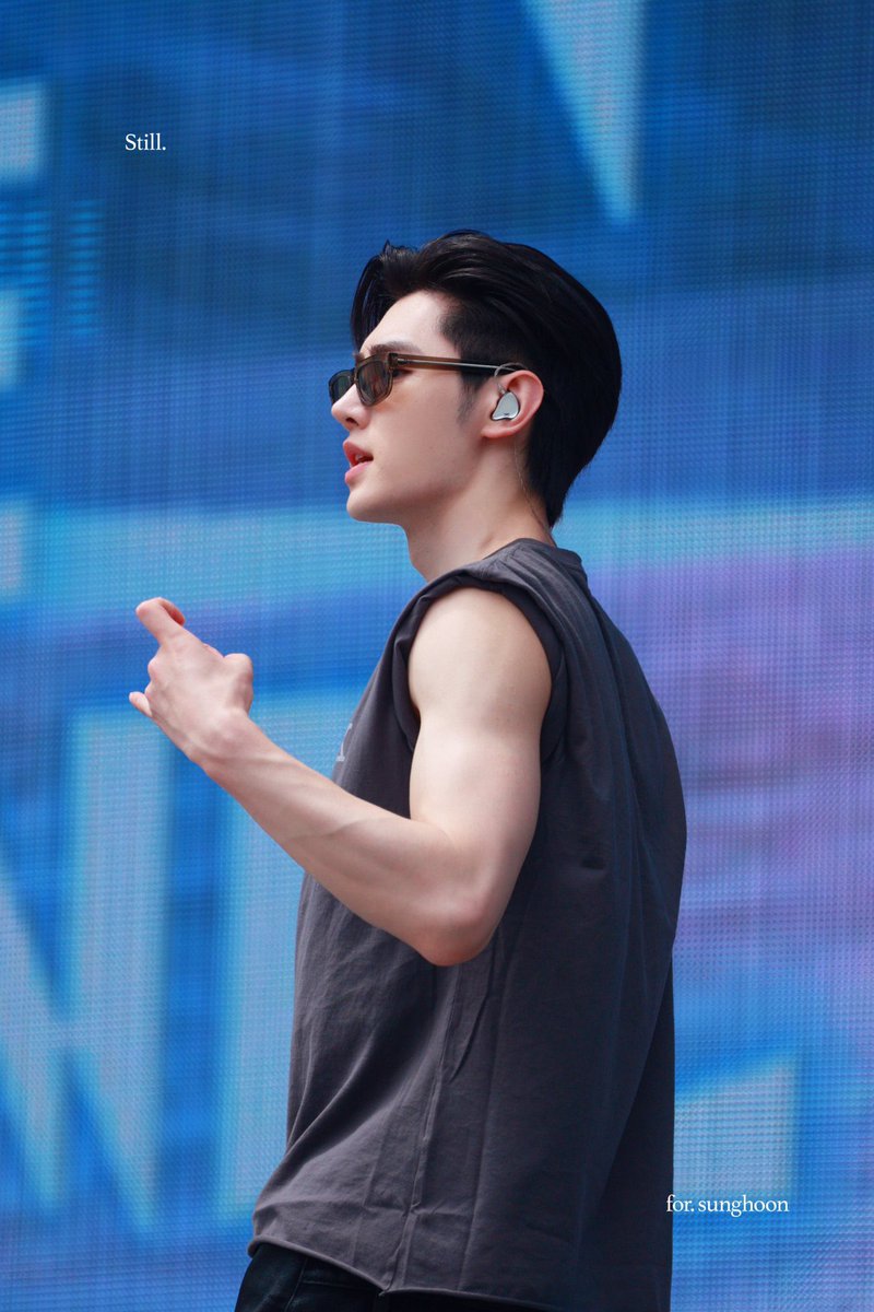 THE SIDE PROFILE, BICEP AND VEINS!!! THE MAN YOU ARE, PARK SUNGHOON
