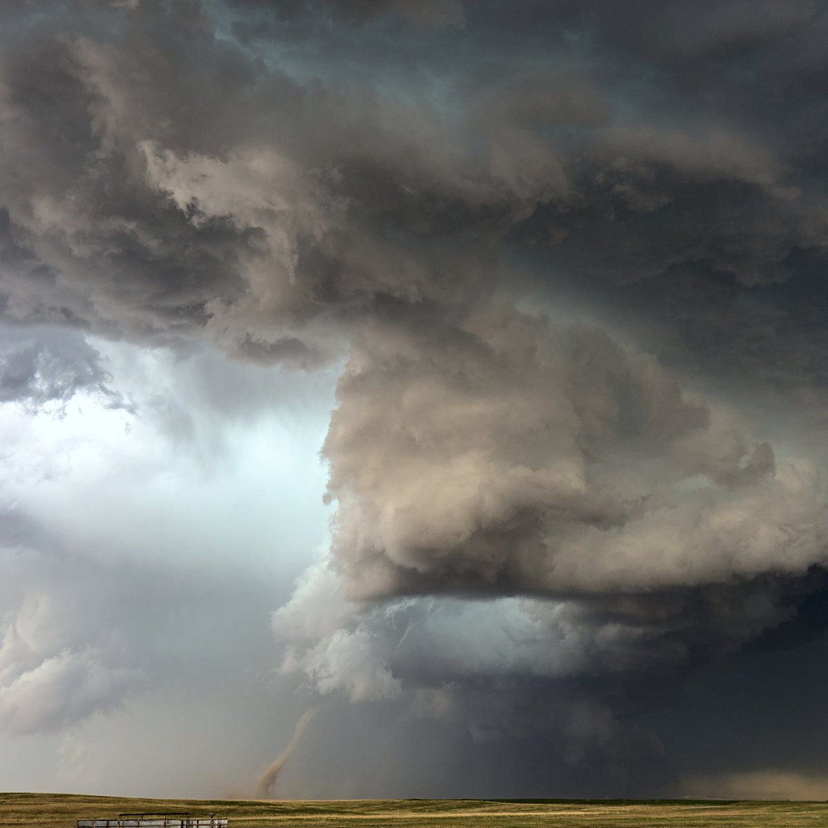 rvandersmith's tweet image. The (unusual) radar vs. The Shot #WYwx