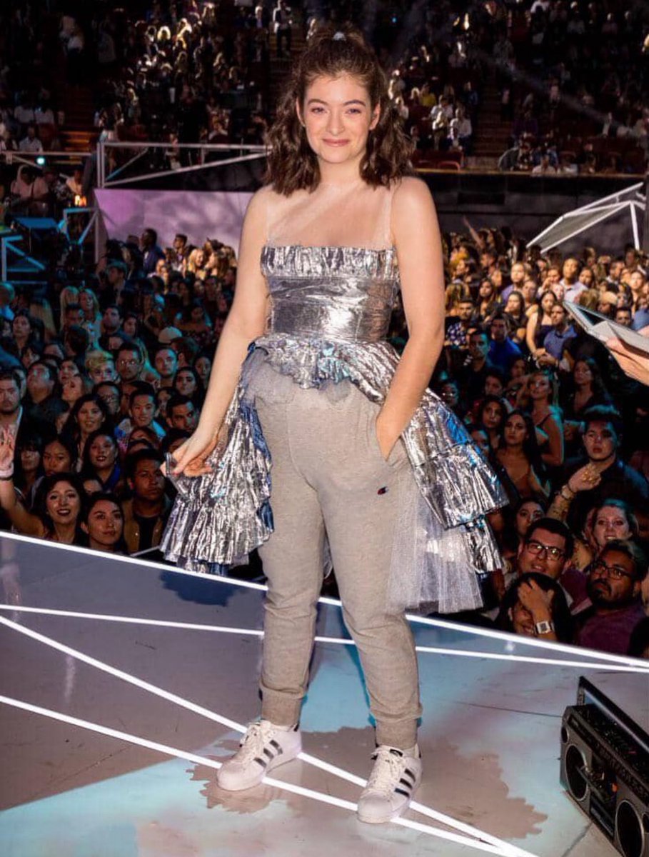 Some shit Liv Hewson would pull up to the red carpet with