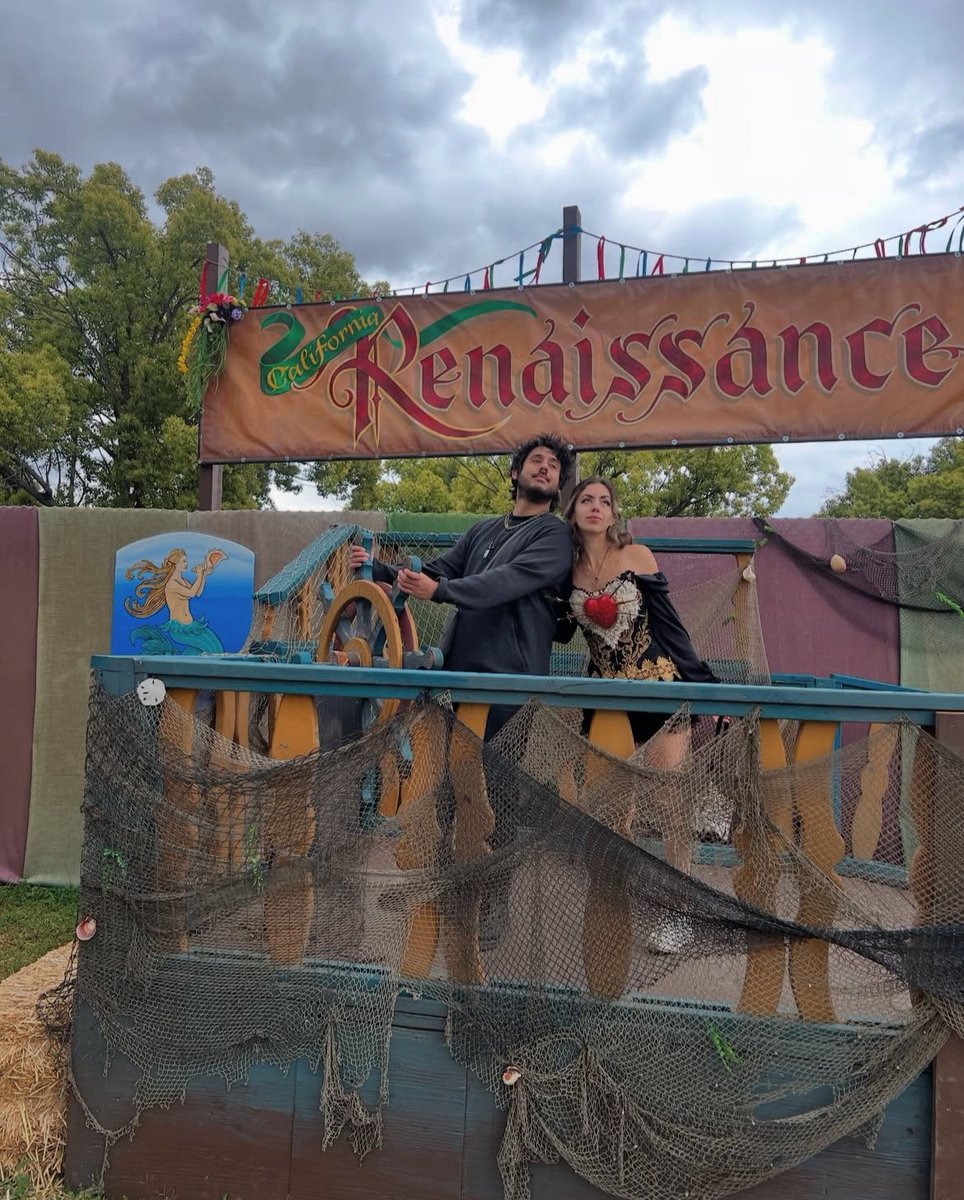 Happy National Girlfriend Day to the one who lifts me up and inspires me every day <a href="/lindseyruthbb/">linds</a>