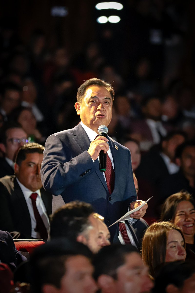Con motivo del primer año de la LXVI Legislatura, Andrés Velázquez, presentó su informe de actividades. Edda Vite acompañó este ejercicio, donde se destacaron avances legislativos y el trabajo coordinado por el desarrollo del estado. 🏛️ 🫱🏻‍🫲🏼👥