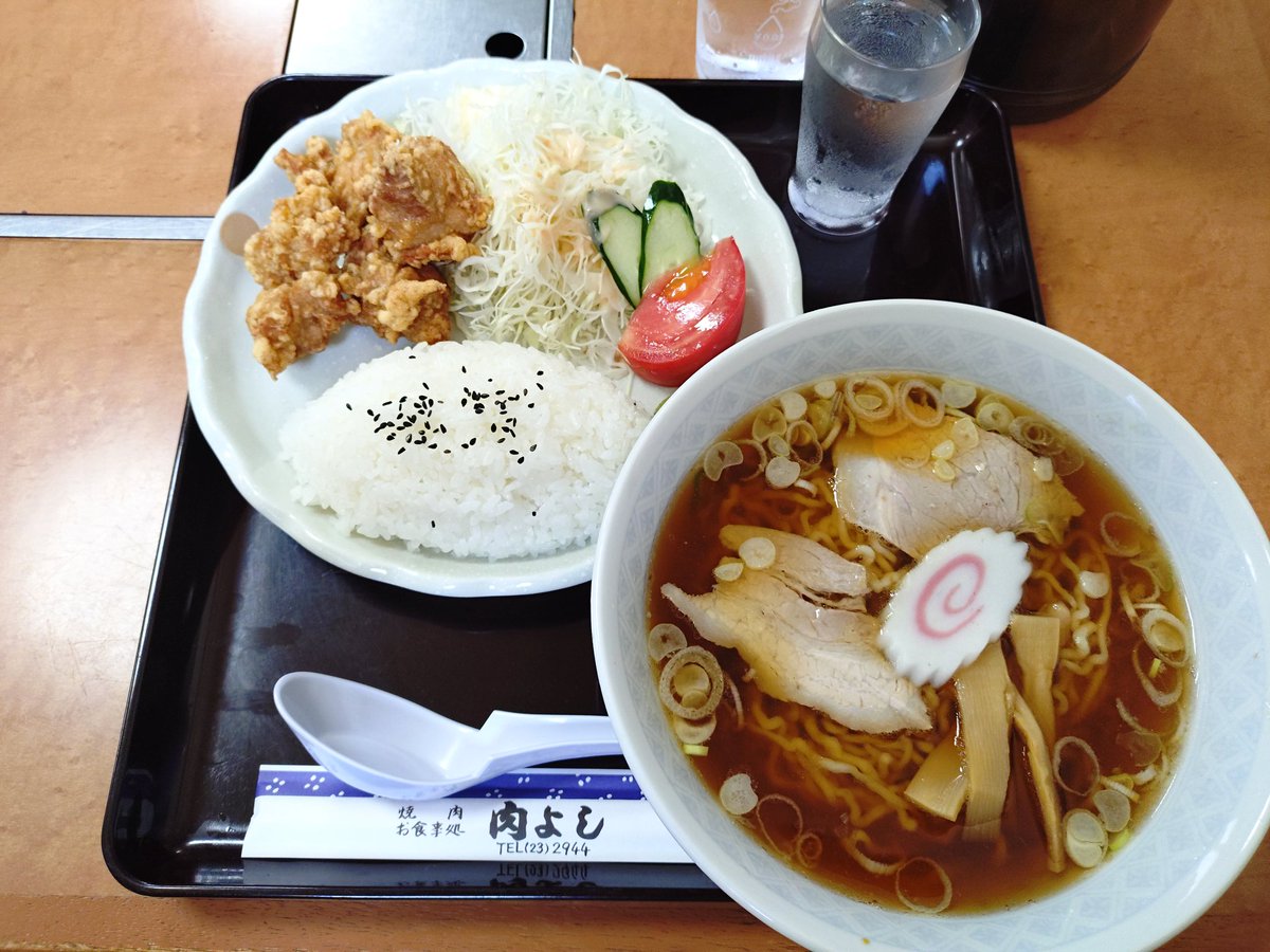 地元長岡は花火客でどこも混んでるので！
今日は柏崎の焼肉★お食事肉よしでお昼

ラーメン&amp;唐揚げセット
ラーメン美味しすぎてスープ飲みほしてしまった♪